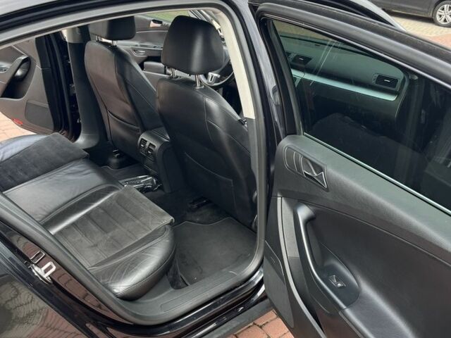 Чорний Фольксваген Пассат, об'ємом двигуна 3.2 л та пробігом 287 тис. км за 7200 $, фото 8 на Automoto.ua