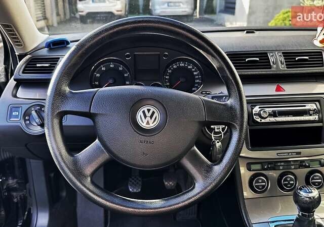 Чорний Фольксваген Пассат, об'ємом двигуна 1.8 л та пробігом 211 тис. км за 6500 $, фото 25 на Automoto.ua