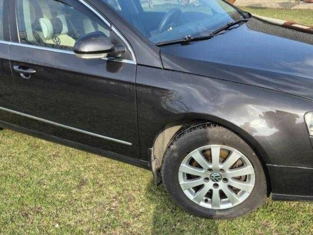 Черный Фольксваген Пассат, объемом двигателя 1.8 л и пробегом 280 тыс. км за 6500 $, фото 1 на Automoto.ua