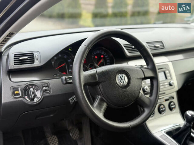 Черный Фольксваген Пассат, объемом двигателя 1.6 л и пробегом 219 тыс. км за 6800 $, фото 13 на Automoto.ua