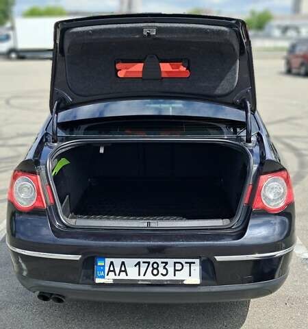 Чорний Фольксваген Пассат, об'ємом двигуна 1.8 л та пробігом 255 тис. км за 7000 $, фото 14 на Automoto.ua