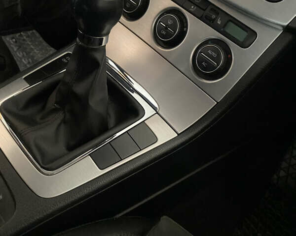 Черный Фольксваген Пассат, объемом двигателя 1.97 л и пробегом 296 тыс. км за 8500 $, фото 15 на Automoto.ua