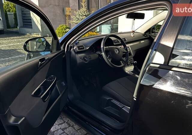 Чорний Фольксваген Пассат, об'ємом двигуна 1.8 л та пробігом 211 тис. км за 6500 $, фото 19 на Automoto.ua