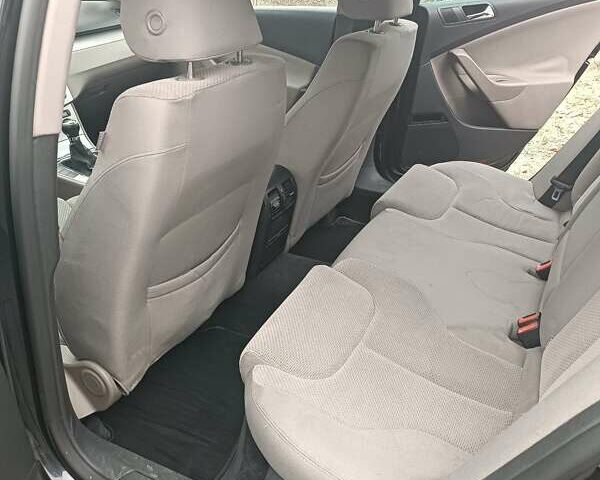 Черный Фольксваген Пассат, объемом двигателя 2 л и пробегом 264 тыс. км за 7800 $, фото 9 на Automoto.ua