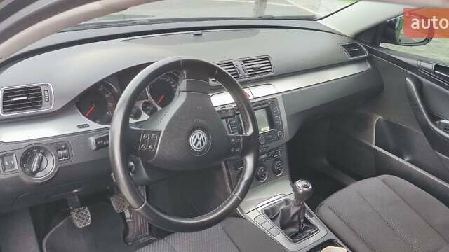 Черный Фольксваген Пассат, объемом двигателя 1.8 л и пробегом 202 тыс. км за 6500 $, фото 15 на Automoto.ua
