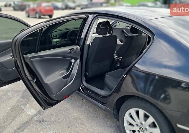 Чорний Фольксваген Пассат, об'ємом двигуна 1.8 л та пробігом 255 тис. км за 7000 $, фото 7 на Automoto.ua