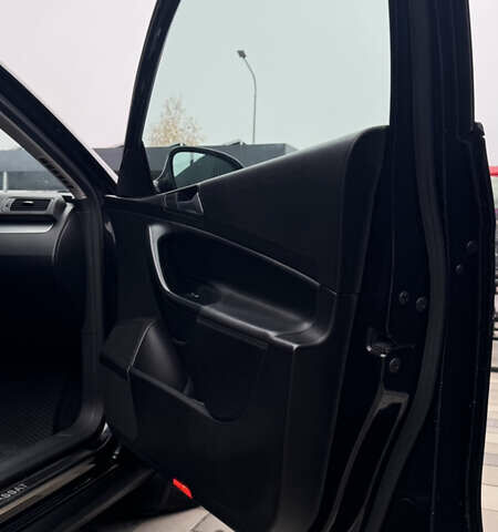 Черный Фольксваген Пассат, объемом двигателя 2 л и пробегом 429 тыс. км за 6500 $, фото 12 на Automoto.ua