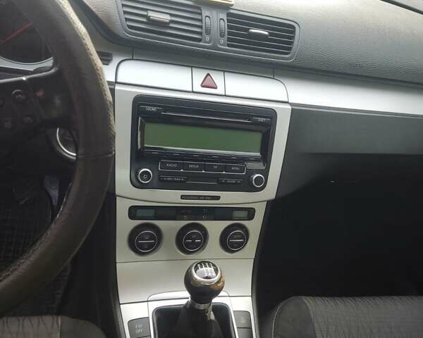 Черный Фольксваген Пассат, объемом двигателя 1.97 л и пробегом 400 тыс. км за 5950 $, фото 9 на Automoto.ua