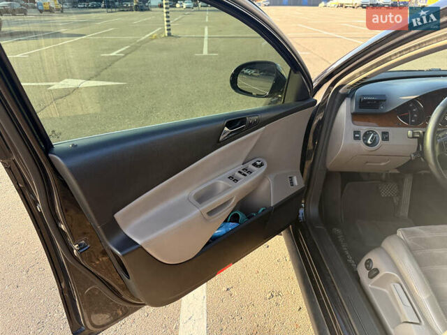 Чорний Фольксваген Пассат, об'ємом двигуна 1.98 л та пробігом 272 тис. км за 9500 $, фото 17 на Automoto.ua