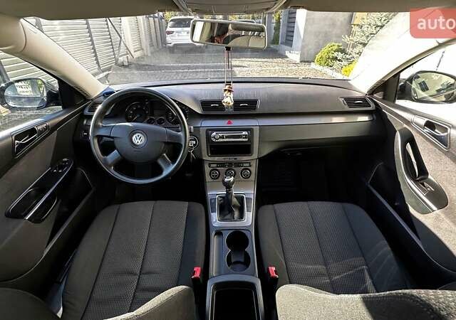 Чорний Фольксваген Пассат, об'ємом двигуна 1.8 л та пробігом 211 тис. км за 6500 $, фото 30 на Automoto.ua