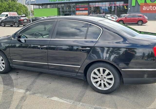 Чорний Фольксваген Пассат, об'ємом двигуна 1.8 л та пробігом 255 тис. км за 7000 $, фото 4 на Automoto.ua