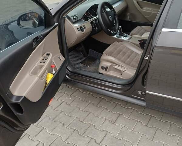 Черный Фольксваген Пассат, объемом двигателя 1.97 л и пробегом 253 тыс. км за 7800 $, фото 19 на Automoto.ua