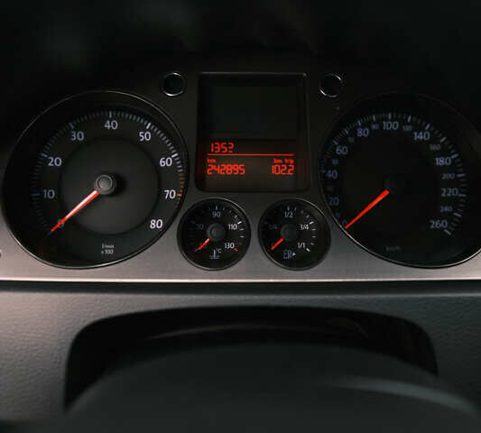 Чорний Фольксваген Пассат, об'ємом двигуна 1.8 л та пробігом 242 тис. км за 5000 $, фото 33 на Automoto.ua