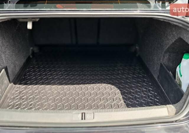 Чорний Фольксваген Пассат, об'ємом двигуна 1.8 л та пробігом 255 тис. км за 7000 $, фото 15 на Automoto.ua