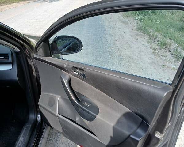 Черный Фольксваген Пассат, объемом двигателя 1.8 л и пробегом 262 тыс. км за 5200 $, фото 6 на Automoto.ua