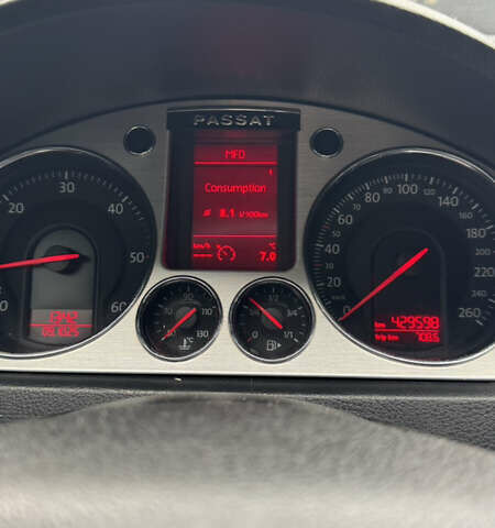 Черный Фольксваген Пассат, объемом двигателя 2 л и пробегом 429 тыс. км за 6500 $, фото 5 на Automoto.ua