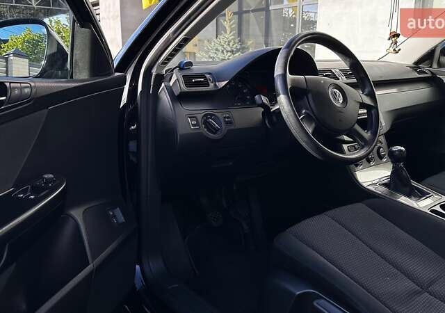 Чорний Фольксваген Пассат, об'ємом двигуна 1.8 л та пробігом 211 тис. км за 6500 $, фото 21 на Automoto.ua