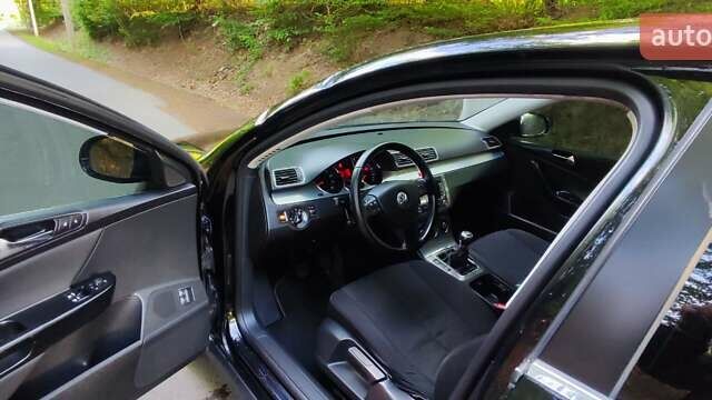 Черный Фольксваген Пассат, объемом двигателя 1.8 л и пробегом 202 тыс. км за 6500 $, фото 3 на Automoto.ua