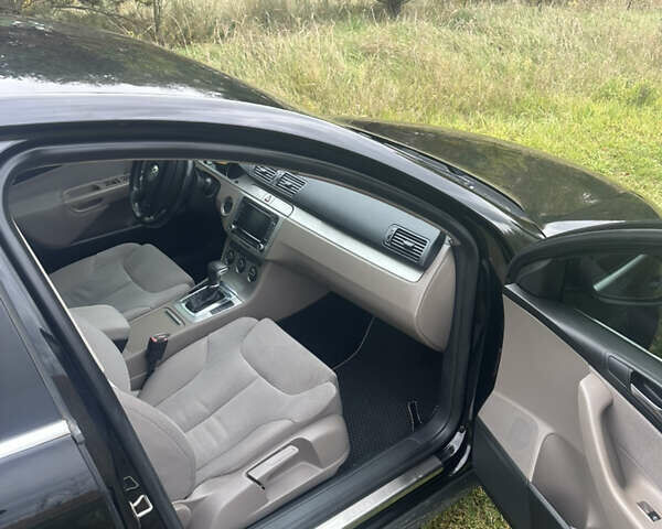 Черный Фольксваген Пассат, объемом двигателя 1.8 л и пробегом 293 тыс. км за 7000 $, фото 11 на Automoto.ua