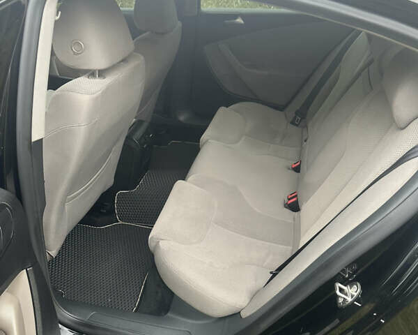 Черный Фольксваген Пассат, объемом двигателя 1.8 л и пробегом 293 тыс. км за 7000 $, фото 10 на Automoto.ua