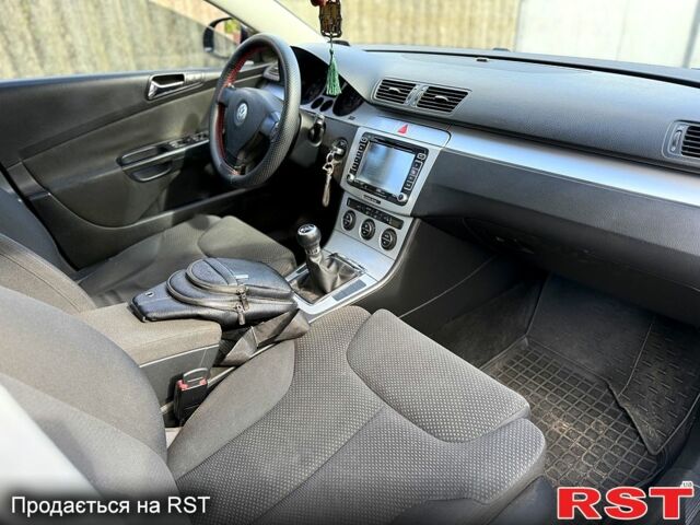 Черный Фольксваген Пассат, объемом двигателя 1.8 л и пробегом 200 тыс. км за 6250 $, фото 7 на Automoto.ua