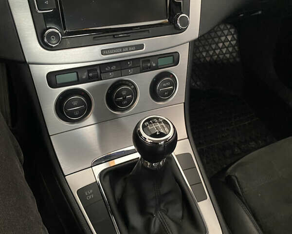 Черный Фольксваген Пассат, объемом двигателя 1.97 л и пробегом 296 тыс. км за 8500 $, фото 14 на Automoto.ua