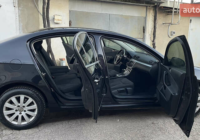 Черный Фольксваген Пассат, объемом двигателя 1.8 л и пробегом 279 тыс. км за 6200 $, фото 28 на Automoto.ua