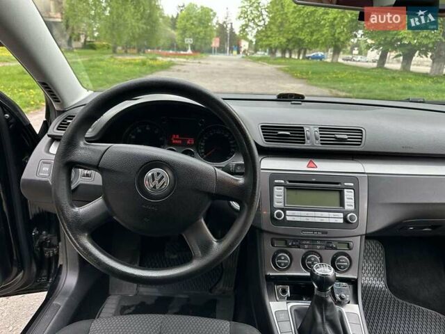 Черный Фольксваген Пассат, объемом двигателя 1.8 л и пробегом 190 тыс. км за 6500 $, фото 2 на Automoto.ua