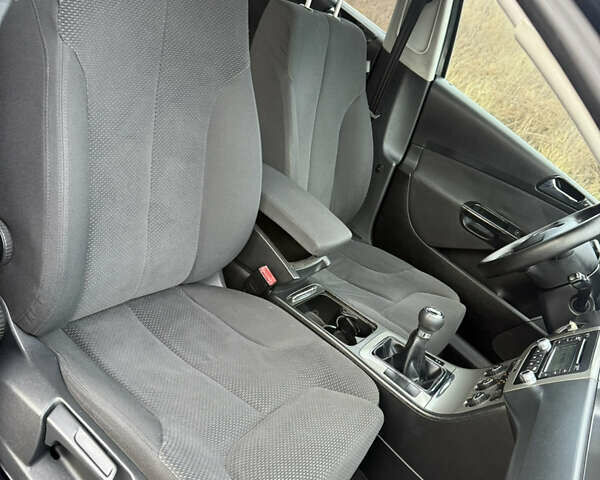 Черный Фольксваген Пассат, объемом двигателя 1.6 л и пробегом 219 тыс. км за 6800 $, фото 16 на Automoto.ua