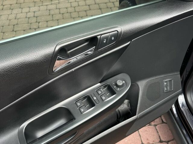 Чорний Фольксваген Пассат, об'ємом двигуна 3.2 л та пробігом 287 тис. км за 7200 $, фото 10 на Automoto.ua