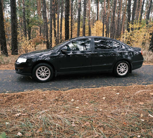Чорний Фольксваген Пассат, об'ємом двигуна 1.8 л та пробігом 242 тис. км за 5000 $, фото 8 на Automoto.ua