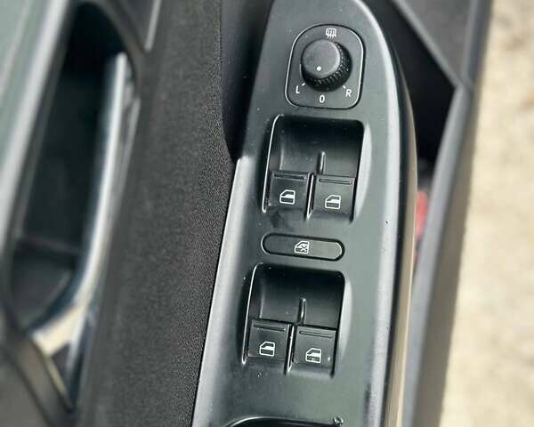 Чорний Фольксваген Пассат, об'ємом двигуна 1.8 л та пробігом 278 тис. км за 6800 $, фото 16 на Automoto.ua