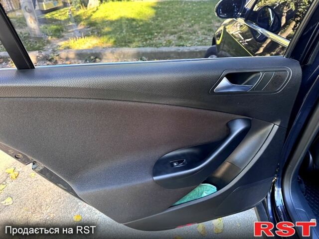 Черный Фольксваген Пассат, объемом двигателя 1.8 л и пробегом 157 тыс. км за 7200 $, фото 3 на Automoto.ua