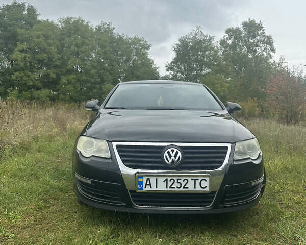 Черный Фольксваген Пассат, объемом двигателя 1.8 л и пробегом 293 тыс. км за 7000 $, фото 2 на Automoto.ua