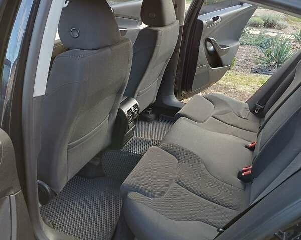 Черный Фольксваген Пассат, объемом двигателя 1.8 л и пробегом 288 тыс. км за 6500 $, фото 13 на Automoto.ua