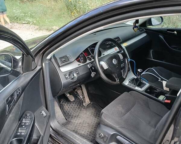 Черный Фольксваген Пассат, объемом двигателя 1.8 л и пробегом 262 тыс. км за 5200 $, фото 13 на Automoto.ua
