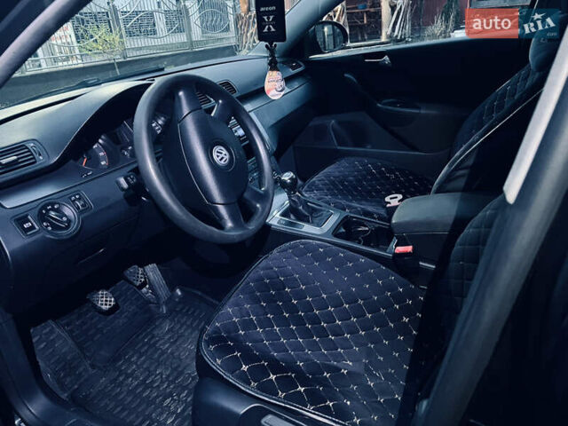 Черный Фольксваген Пассат, объемом двигателя 1.8 л и пробегом 220 тыс. км за 5300 $, фото 7 на Automoto.ua