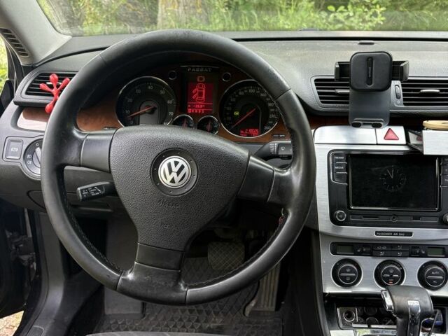 Чорний Фольксваген Пассат, об'ємом двигуна 3.2 л та пробігом 217 тис. км за 4500 $, фото 8 на Automoto.ua