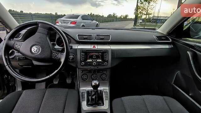 Черный Фольксваген Пассат, объемом двигателя 1.8 л и пробегом 202 тыс. км за 6500 $, фото 13 на Automoto.ua