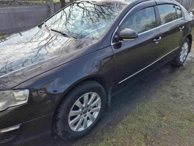 Черный Фольксваген Пассат, объемом двигателя 1.8 л и пробегом 280 тыс. км за 6500 $, фото 2 на Automoto.ua