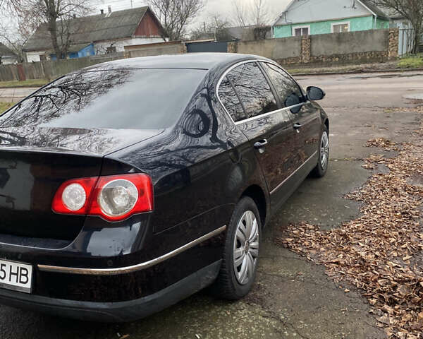 Черный Фольксваген Пассат, объемом двигателя 1.39 л и пробегом 250 тыс. км за 5500 $, фото 5 на Automoto.ua