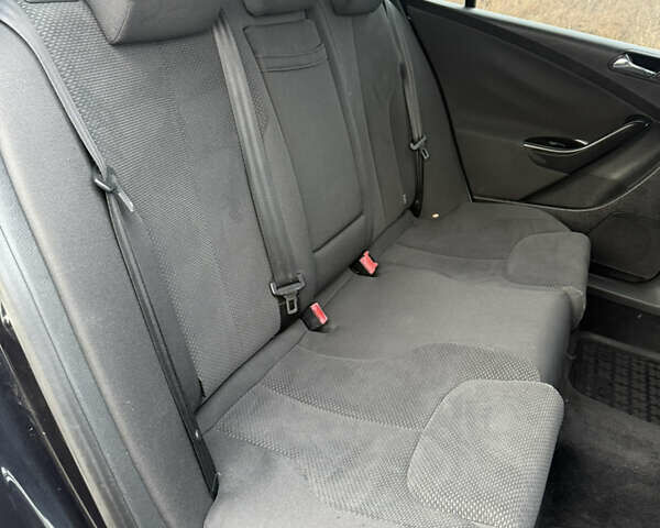 Черный Фольксваген Пассат, объемом двигателя 1.6 л и пробегом 219 тыс. км за 6800 $, фото 18 на Automoto.ua