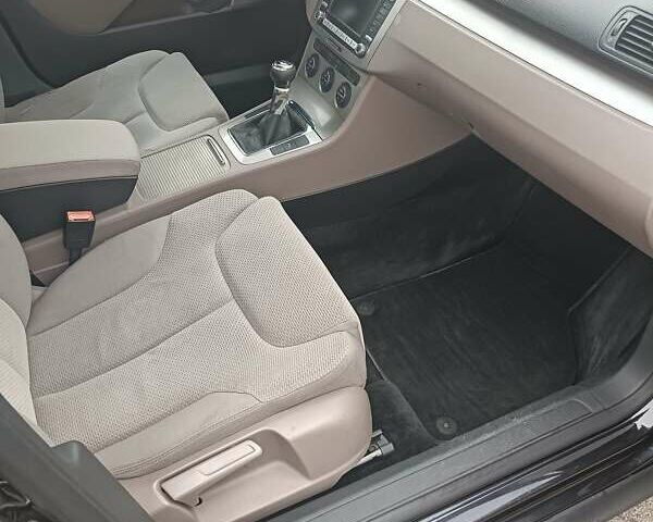 Черный Фольксваген Пассат, объемом двигателя 2 л и пробегом 264 тыс. км за 7800 $, фото 4 на Automoto.ua