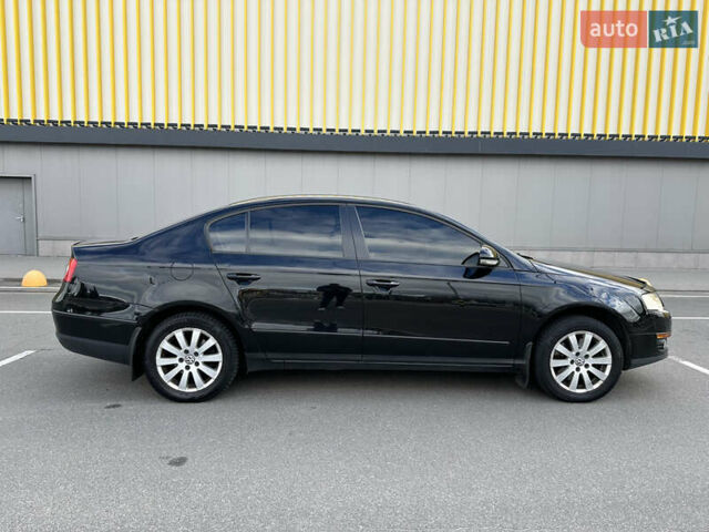 Черный Фольксваген Пассат, объемом двигателя 1.8 л и пробегом 247 тыс. км за 5999 $, фото 7 на Automoto.ua