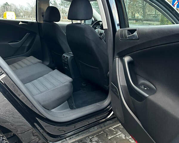 Черный Фольксваген Пассат, объемом двигателя 1.6 л и пробегом 199 тыс. км за 7950 $, фото 23 на Automoto.ua