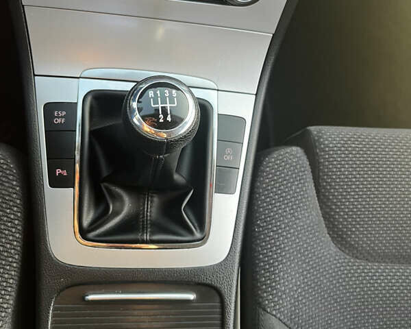 Черный Фольксваген Пассат, объемом двигателя 1.6 л и пробегом 294 тыс. км за 7600 $, фото 20 на Automoto.ua