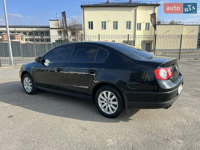 Черный Фольксваген Пассат, объемом двигателя 1.8 л и пробегом 247 тыс. км за 5600 $, фото 5 на Automoto.ua