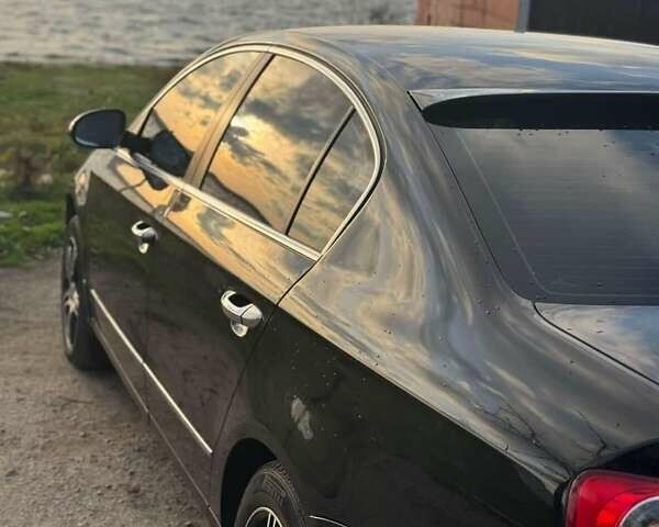 Черный Фольксваген Пассат, объемом двигателя 1.8 л и пробегом 267 тыс. км за 7000 $, фото 3 на Automoto.ua