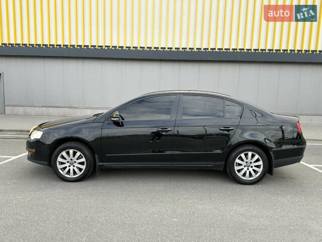 Черный Фольксваген Пассат, объемом двигателя 1.8 л и пробегом 247 тыс. км за 5999 $, фото 2 на Automoto.ua