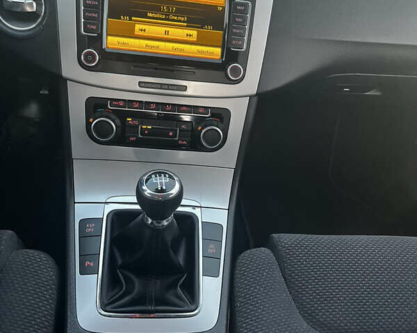 Черный Фольксваген Пассат, объемом двигателя 1.6 л и пробегом 294 тыс. км за 7600 $, фото 17 на Automoto.ua